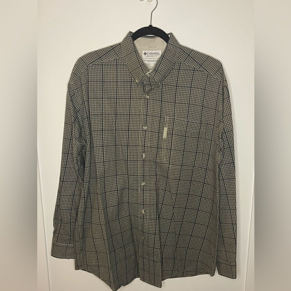S10 Columbia Size Large Long Sleeve Button Down Shirt